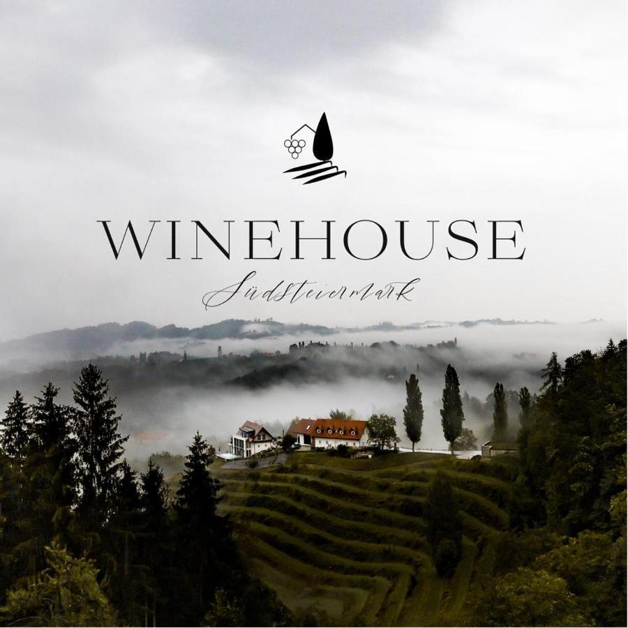 Winehouse Living Villa Лейтшах Екстериор снимка